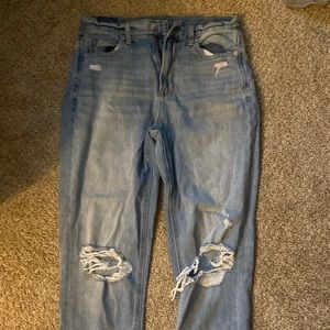 American Eagle medium wash mom jeans, barely worn, size 4
